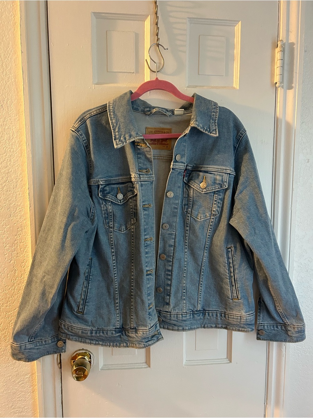Levi's Light Blue Women’s Denim Jacket - cropped length -trucker jacket -stretch